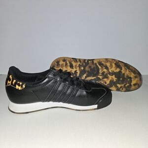 HOLIDAY PRICE! last One Adidas Black and Tan Sneakers 6Y Fits 7.5W